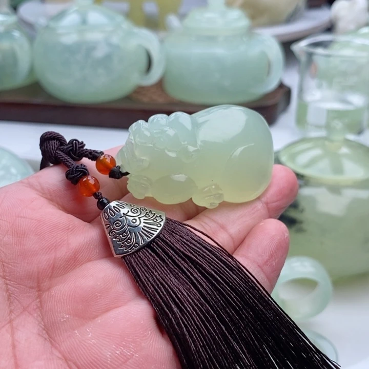 岫玉四大名玉手把件未镶嵌