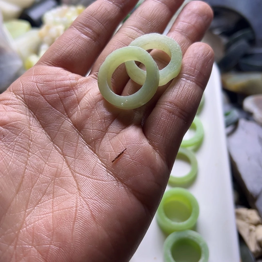 小***芳和田玉（糖玉）未镶嵌挂件