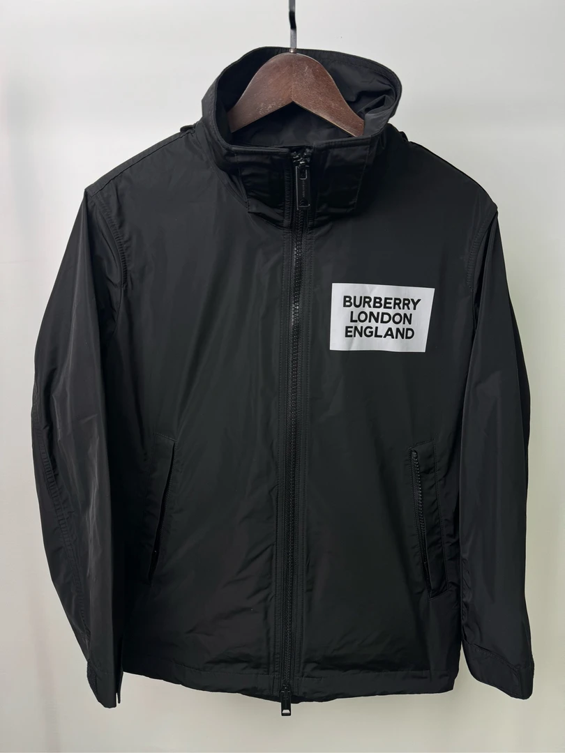 全新未使用 BURBERRY/博柏利 胸前logo冲锋衣/UK4码/2522118