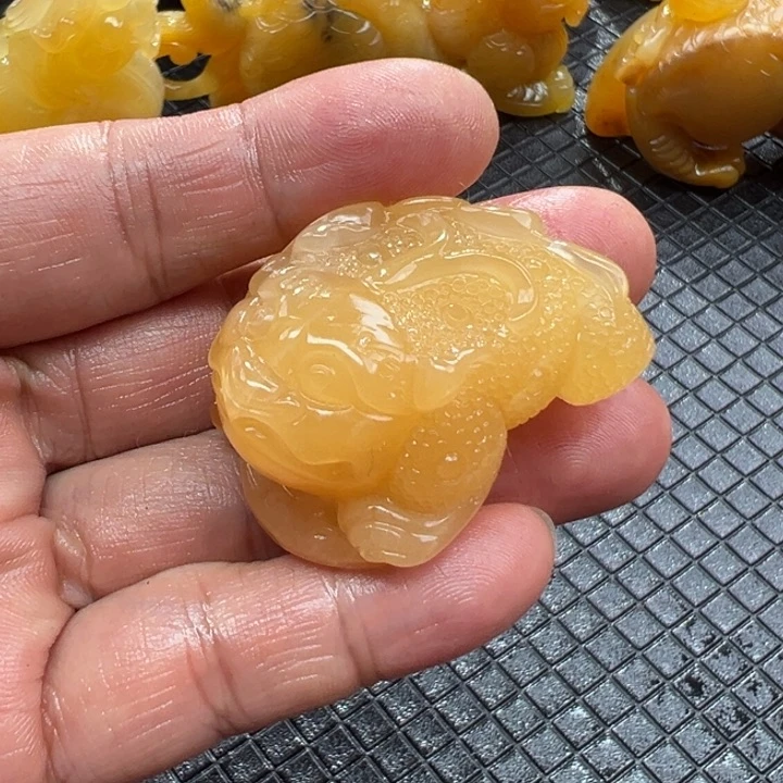 石英质玉（黄龙玉）颈饰合金