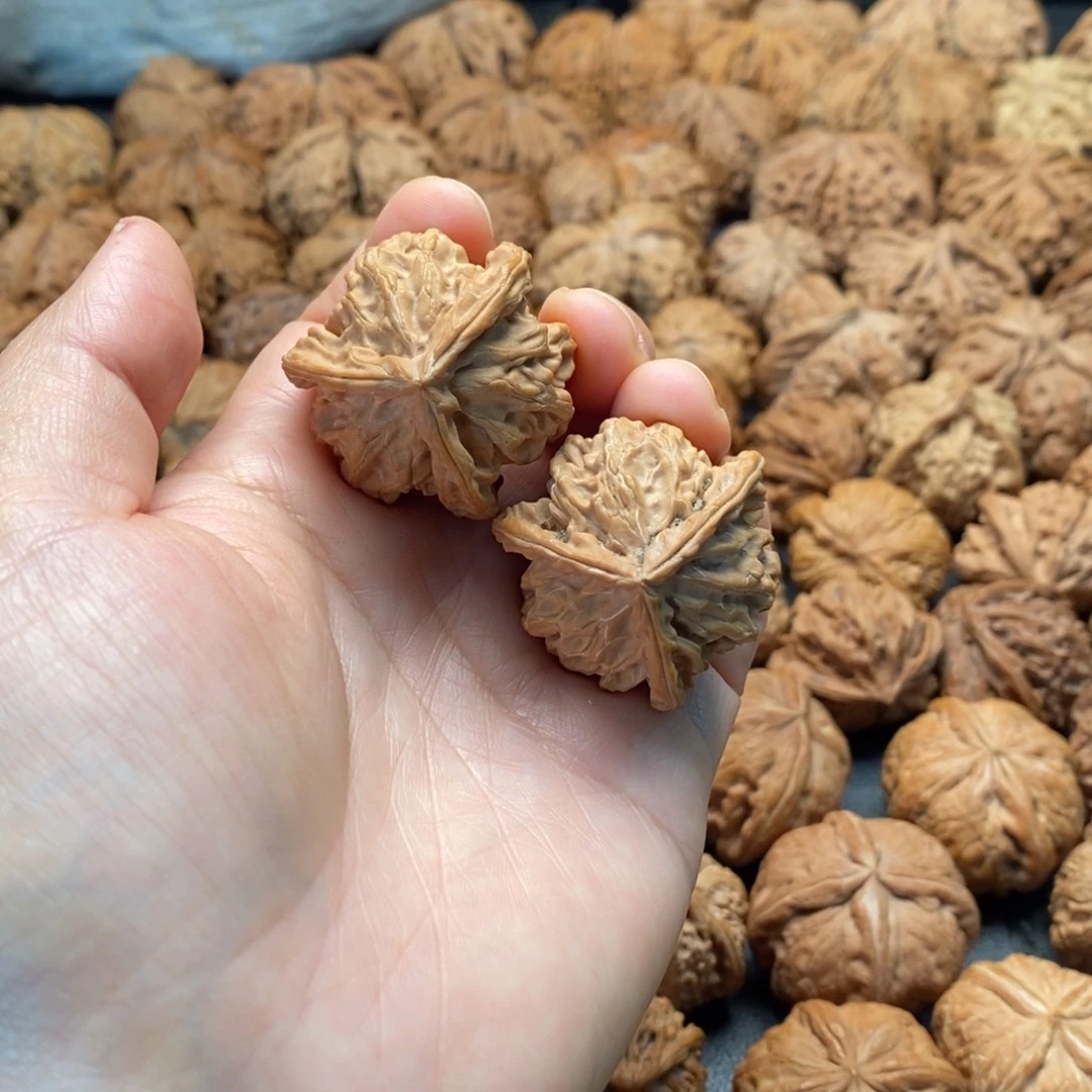 文玩核桃把件35盘山三棱