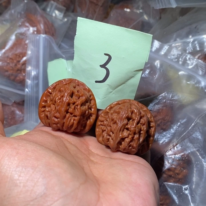 桃核把件39尺白狮子