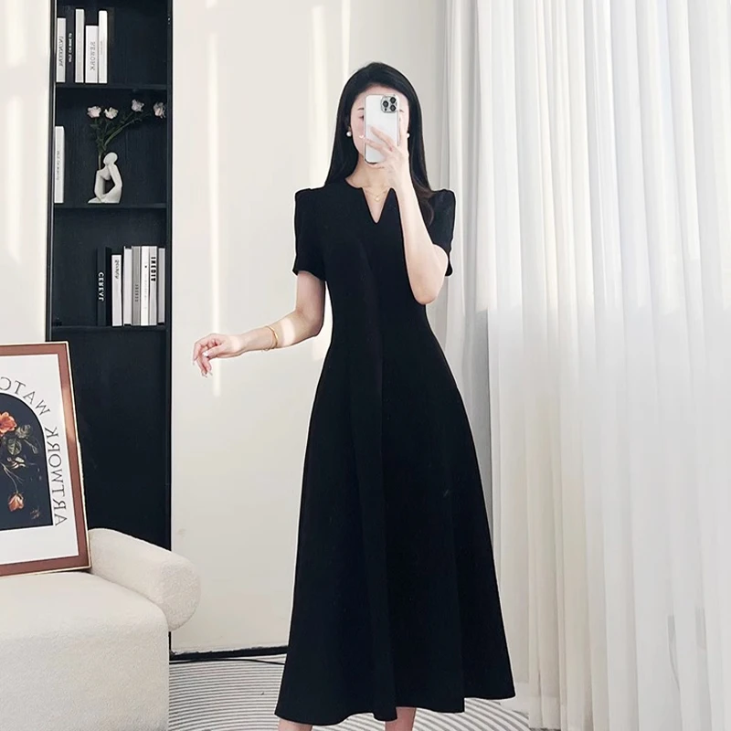 气质名媛高端小众黑色连衣裙新款女法式赫本风女神范高级感裙子