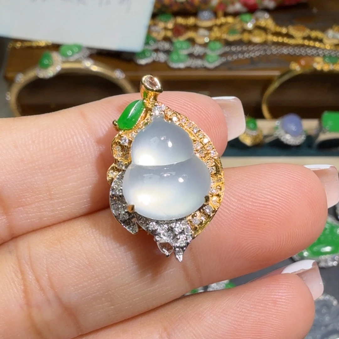 颈饰18K金镶嵌翡翠