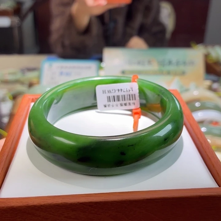 和田玉未镶嵌手镯63。  纹61