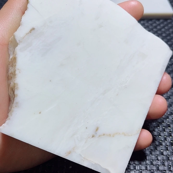 和田玉（糖玉）未镶嵌珠宝奇石