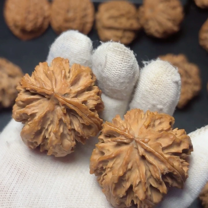 文玩核桃吊坠余***性秦岭野生灯笼21