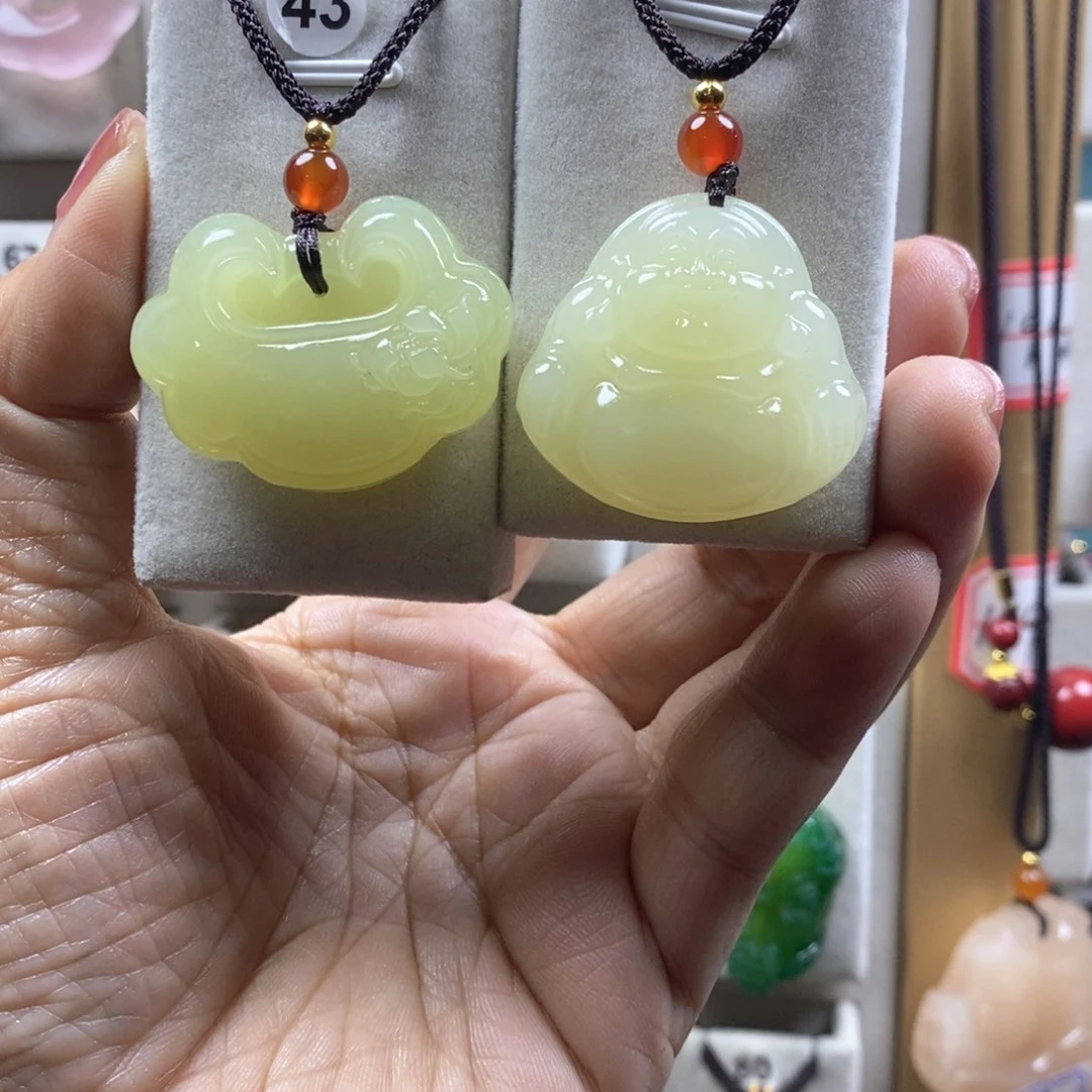 颈饰未镶嵌石英质玉（金丝玉）妞*