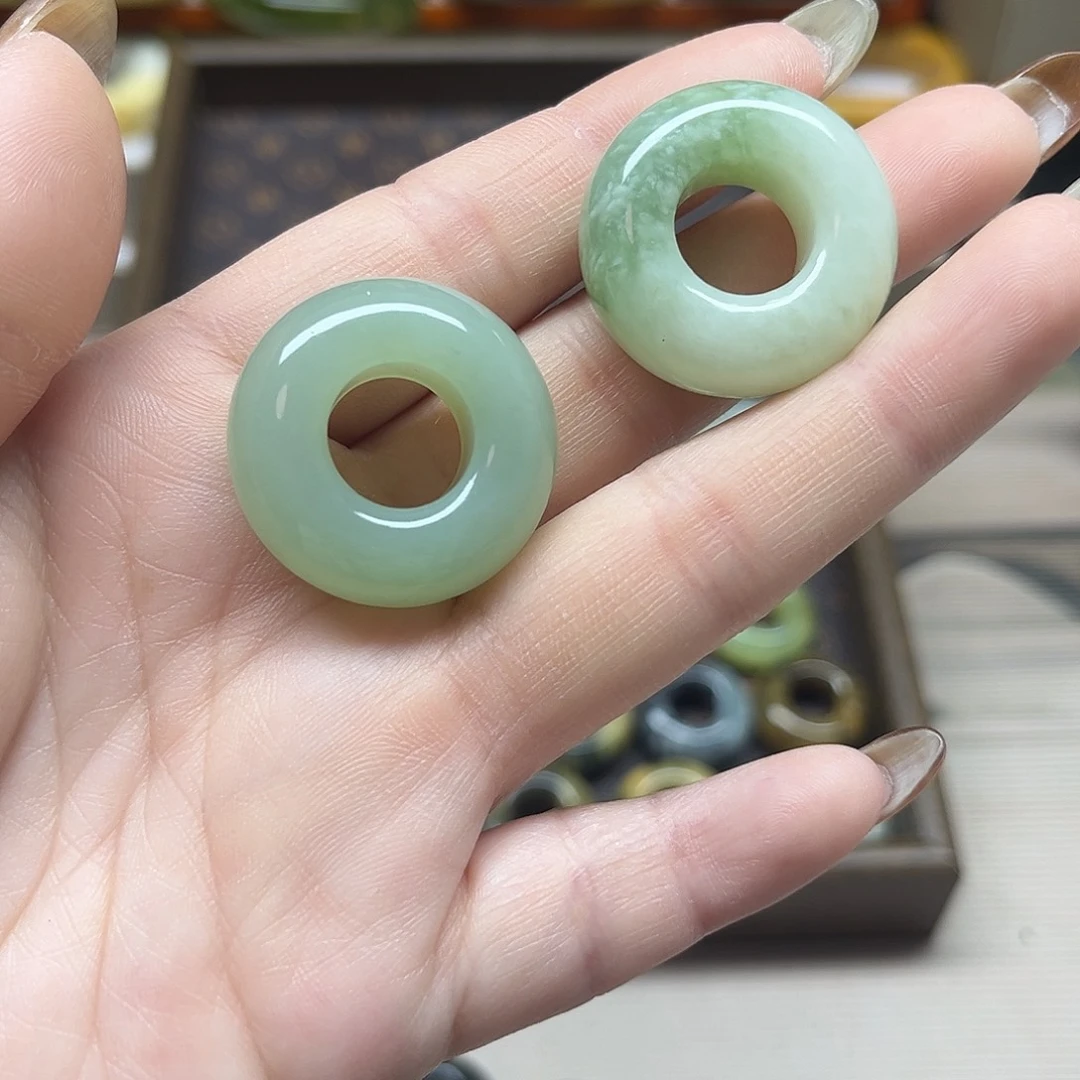 妖***巴岫玉未镶嵌平安扣默认微瑕不退换