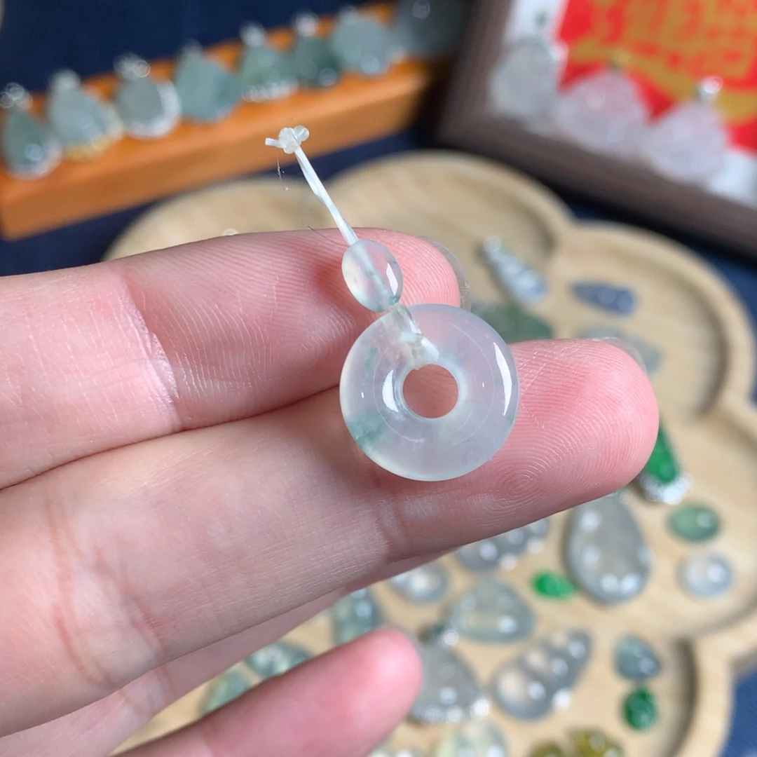 翡翠未镶嵌颈饰甜甜圈