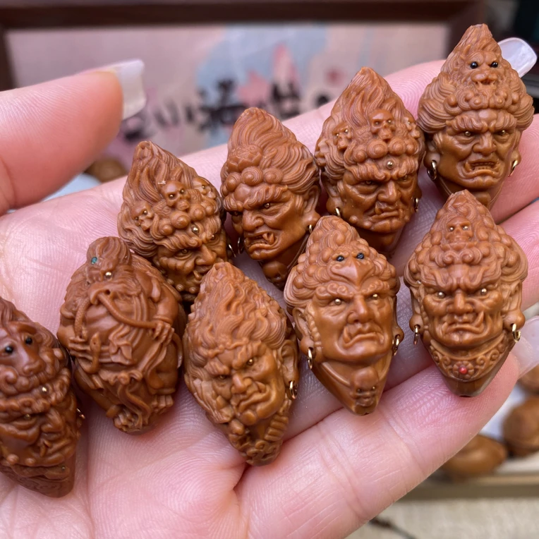 八大金刚橄榄核雕刻