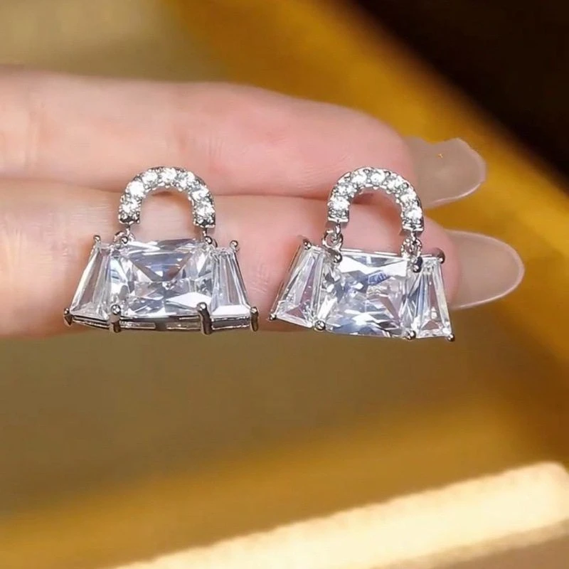 铜合金锆石耳饰 QIAN YI S925银针 轻奢法式耳环闪锆石包包耳钉