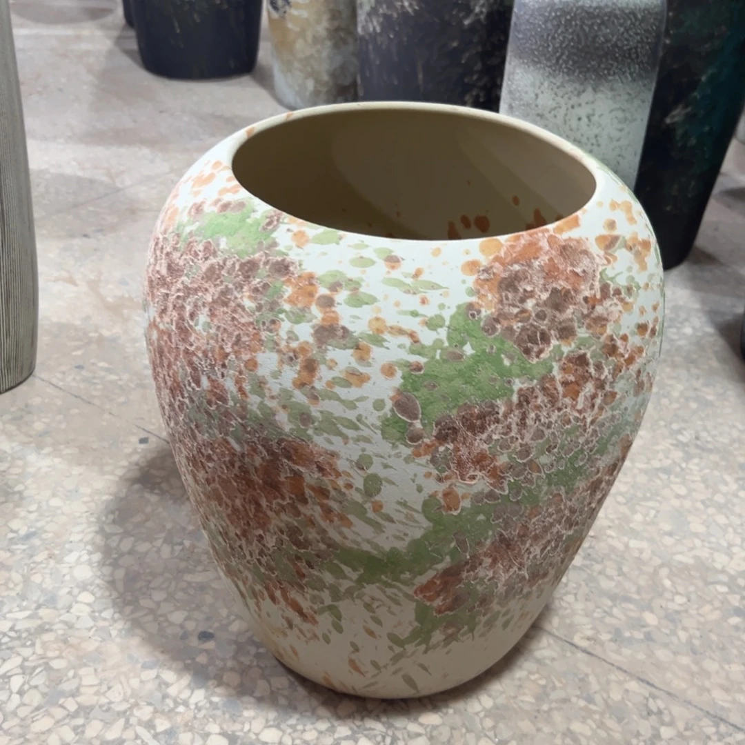 高度40口23有孔瓷器