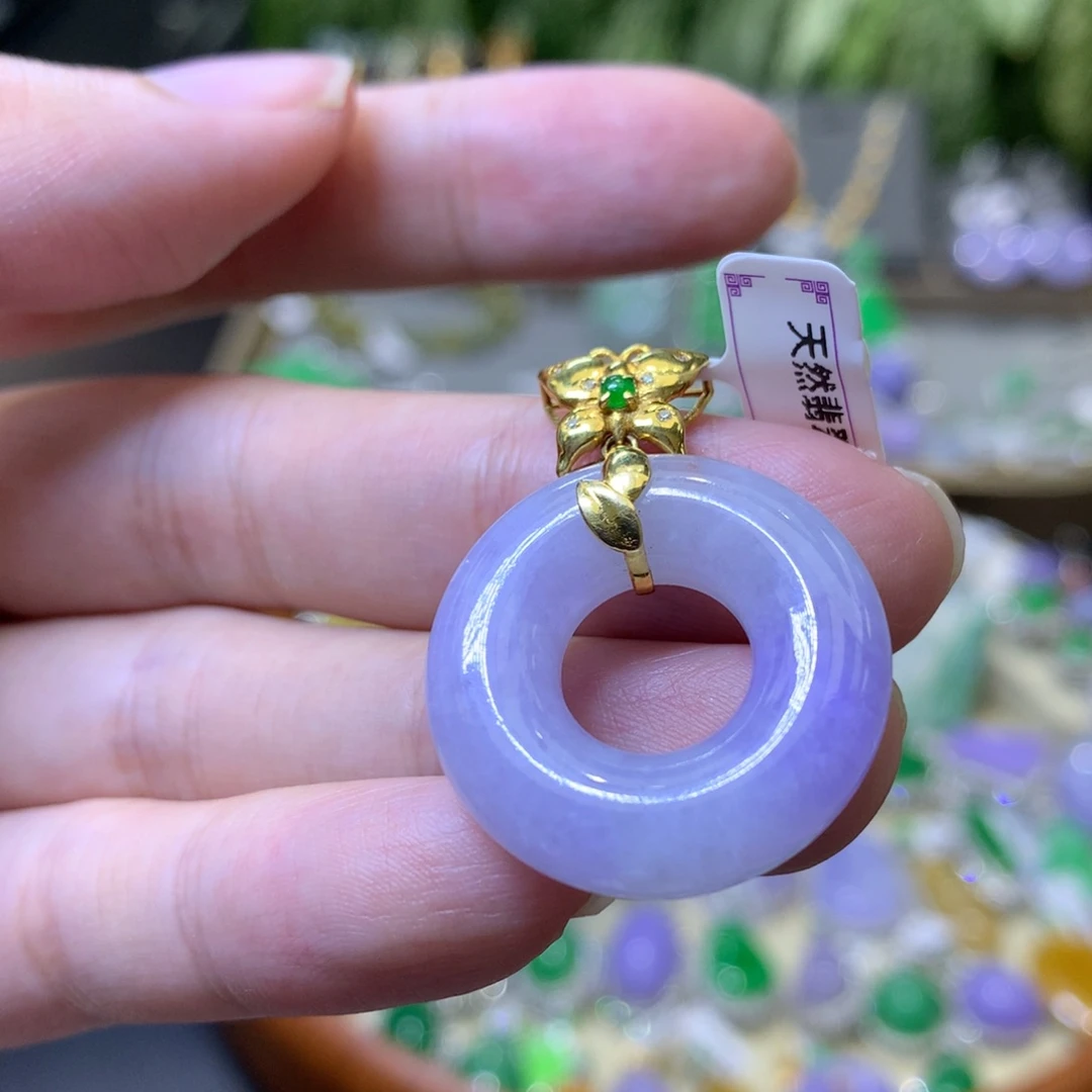 颈饰18K金镶嵌翡翠