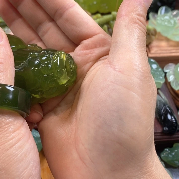 用***9未镶嵌蛇纹石玉手把