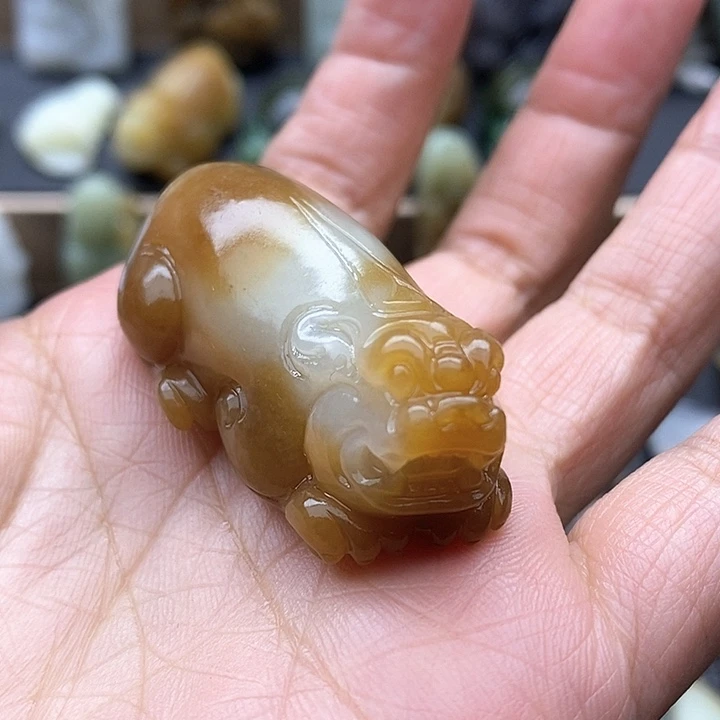 颈饰未镶嵌和田玉（糖玉）