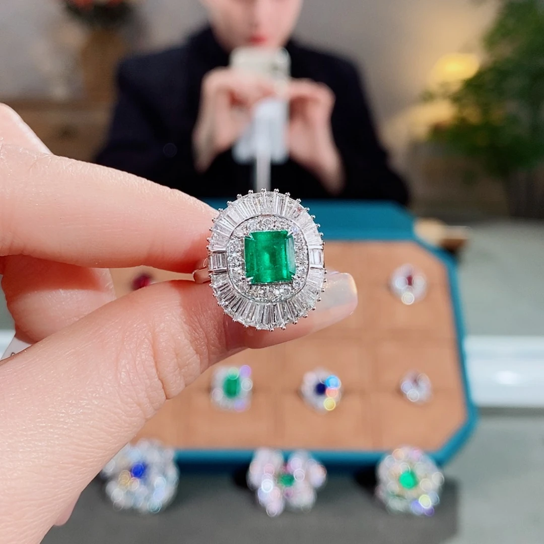 祖母绿戒指18K金镶嵌1.36ct微油木佐吉尔德