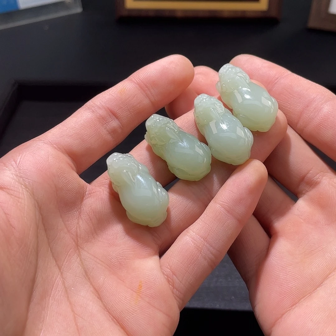 颈饰未镶嵌和田玉貔貅吊坠多样性发一