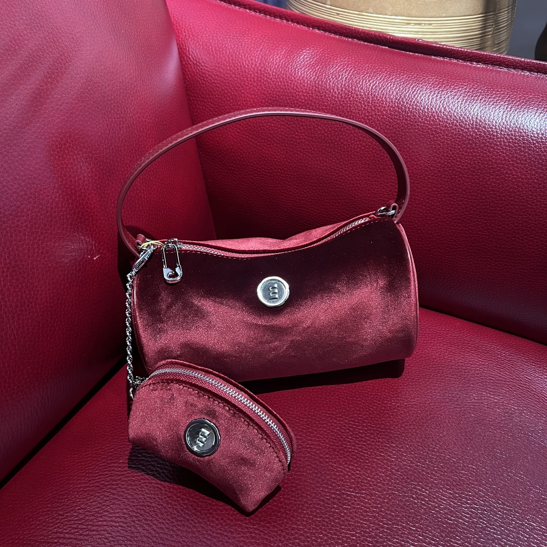 时尚百搭休闲包包Y28CB356221