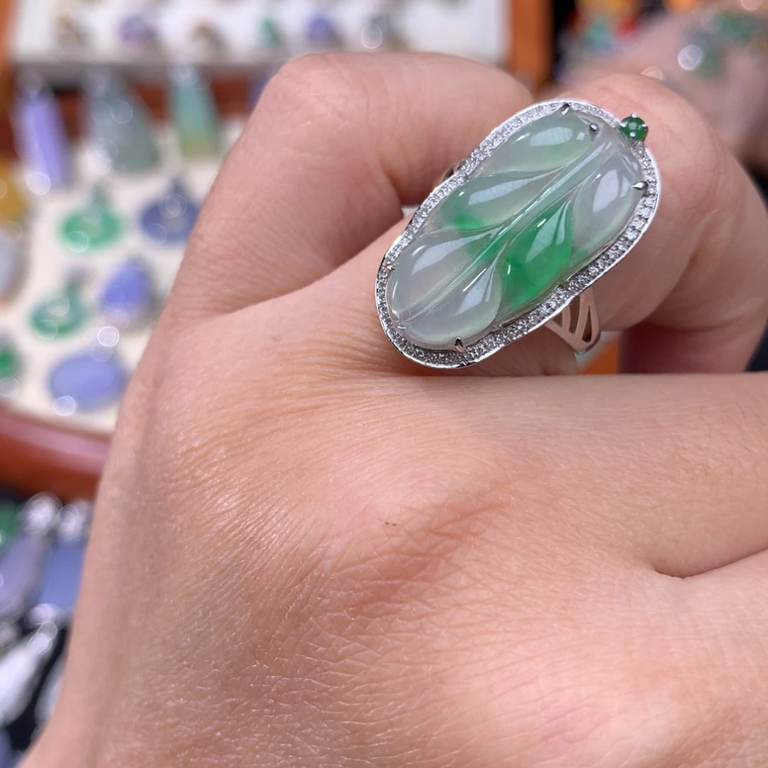 18K金镶嵌戒指翡翠叶子戒指