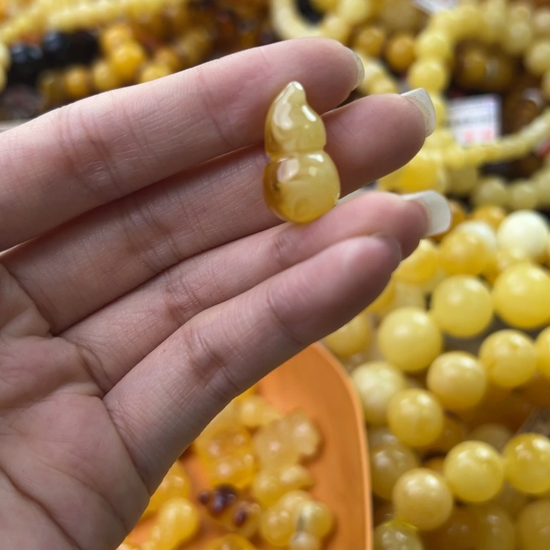 琥珀珠宝奇石未镶嵌