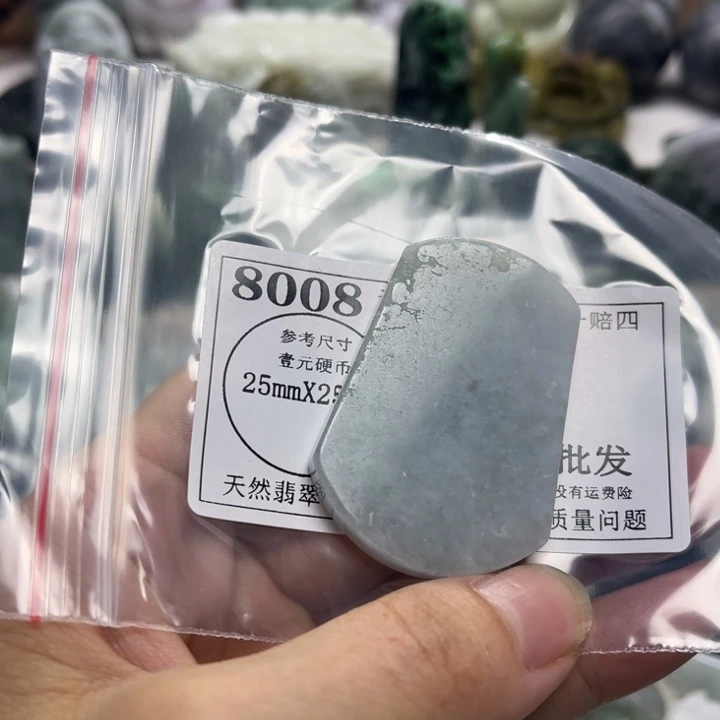 翡翠未镶嵌颈饰8008瑕疵