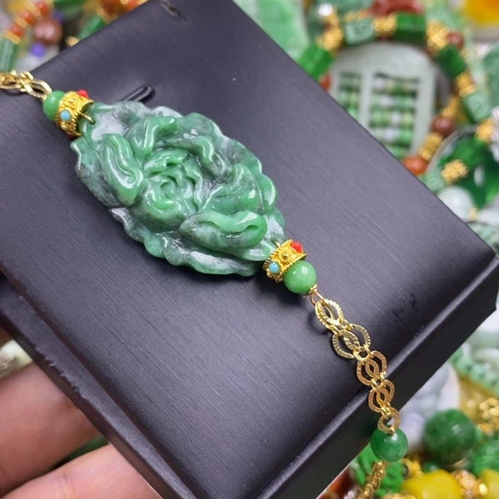 翡翠未镶嵌吊坠(赠链)