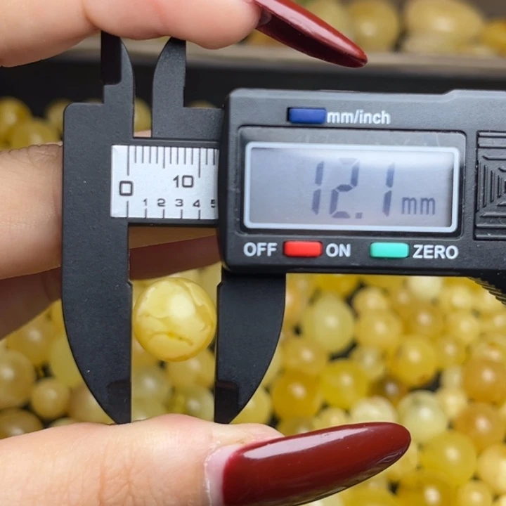 y***1蜜蜡未镶嵌珠宝奇石鸡油黄妖花圆珠微瑕