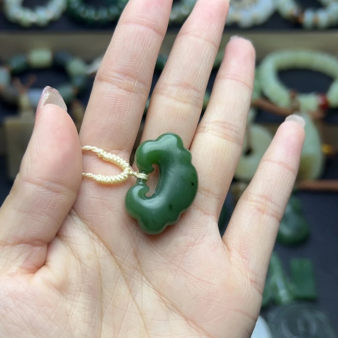 颈饰未镶嵌和田玉