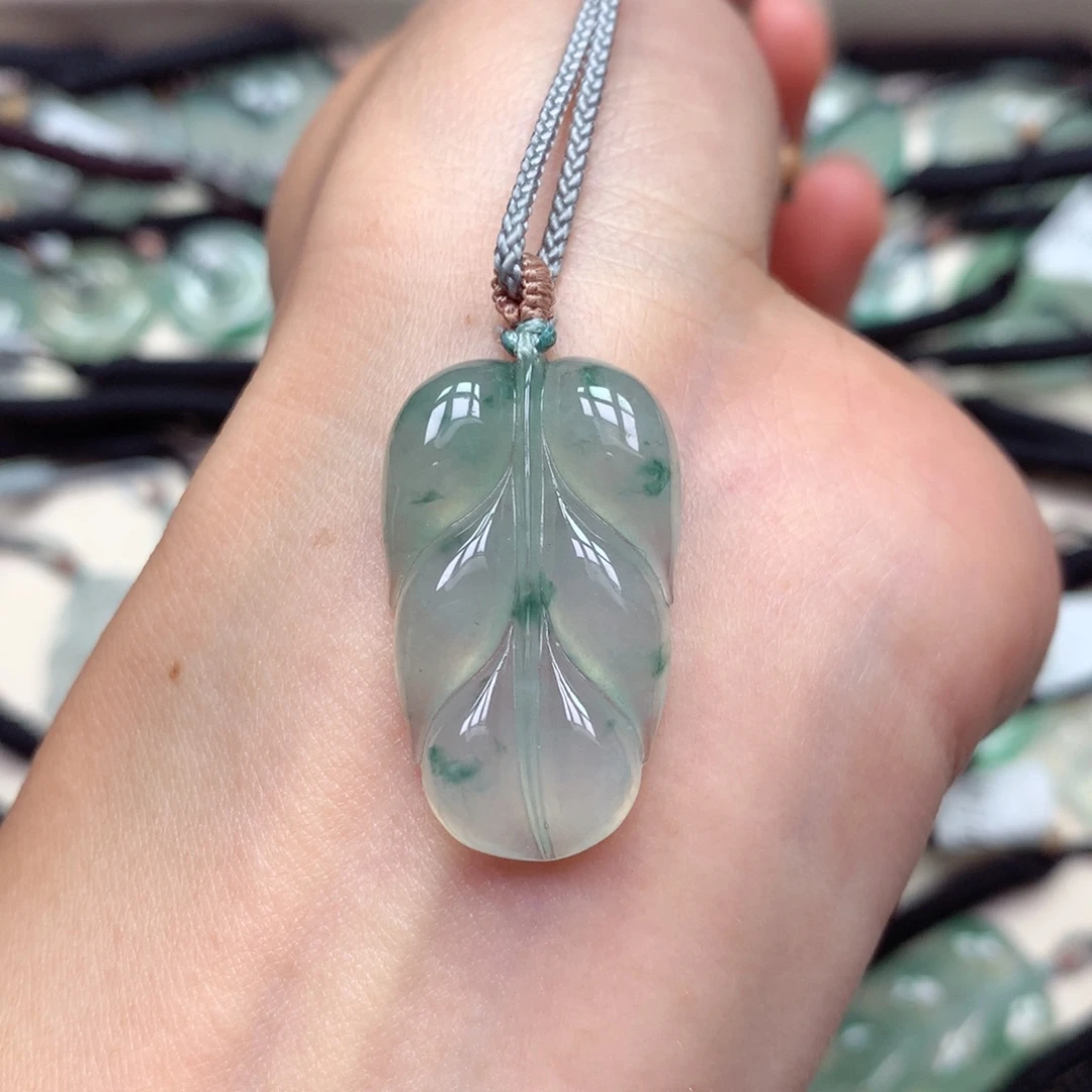 翡翠未镶嵌颈饰叶子