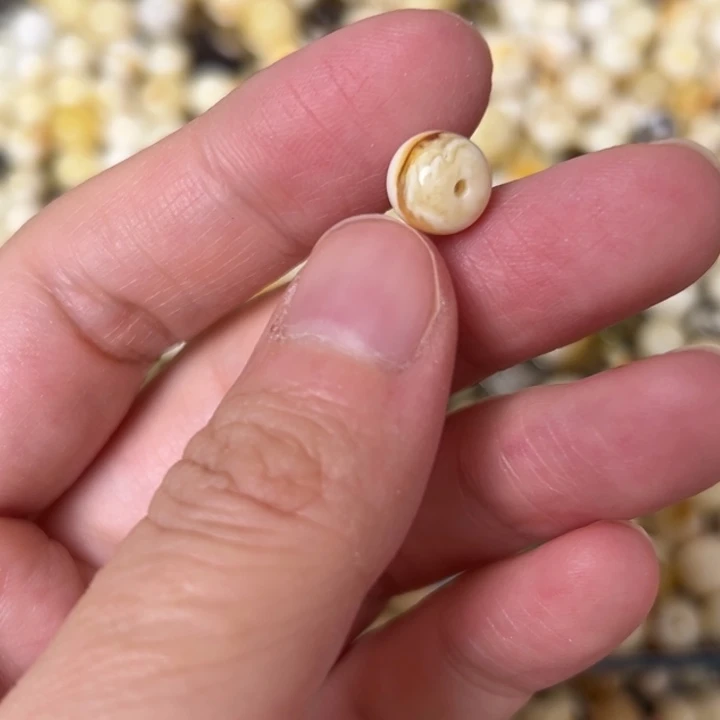 蜜蜡未镶嵌裸石8.3mm一个