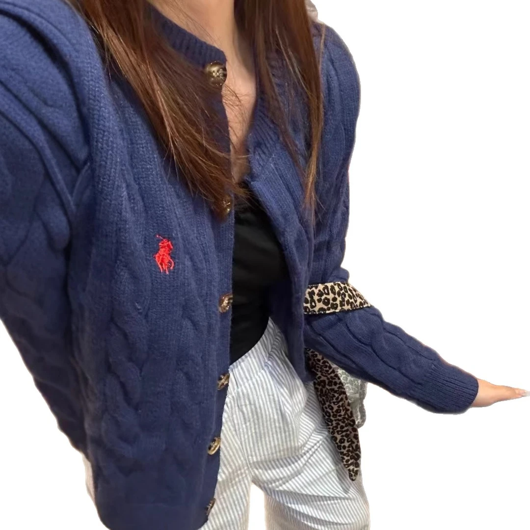 可扫码拉夫刺绣战马标粗麻花针织开衫时尚经典款圆领绞花毛衣女