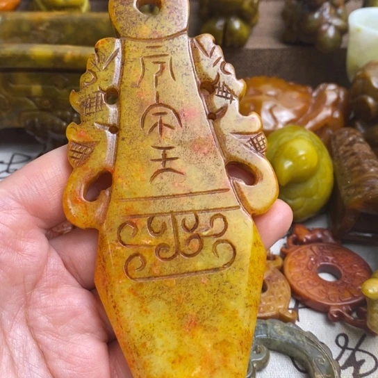 蛇纹石玉未镶嵌颈饰