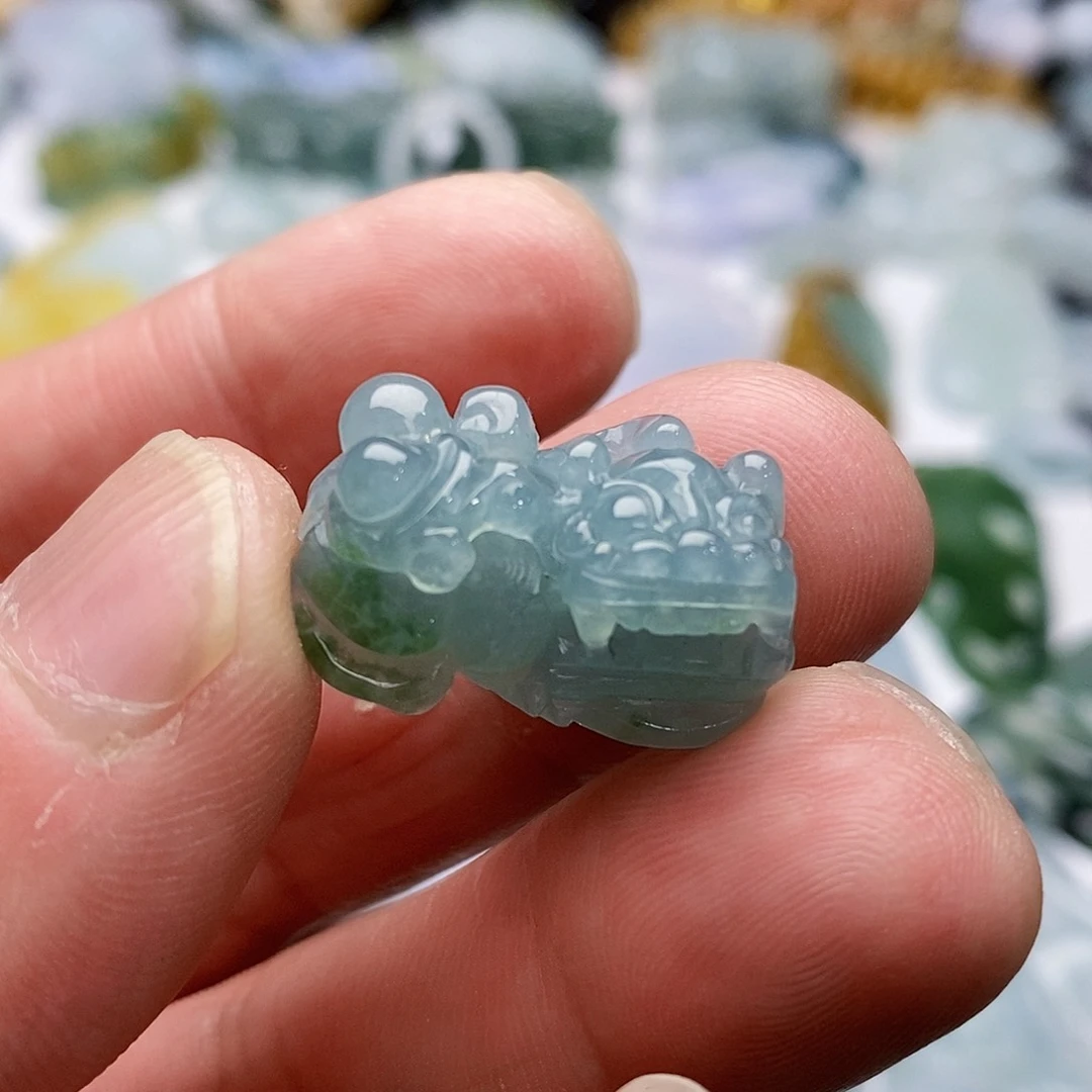 翡翠颈饰未镶嵌小霸王貔貅