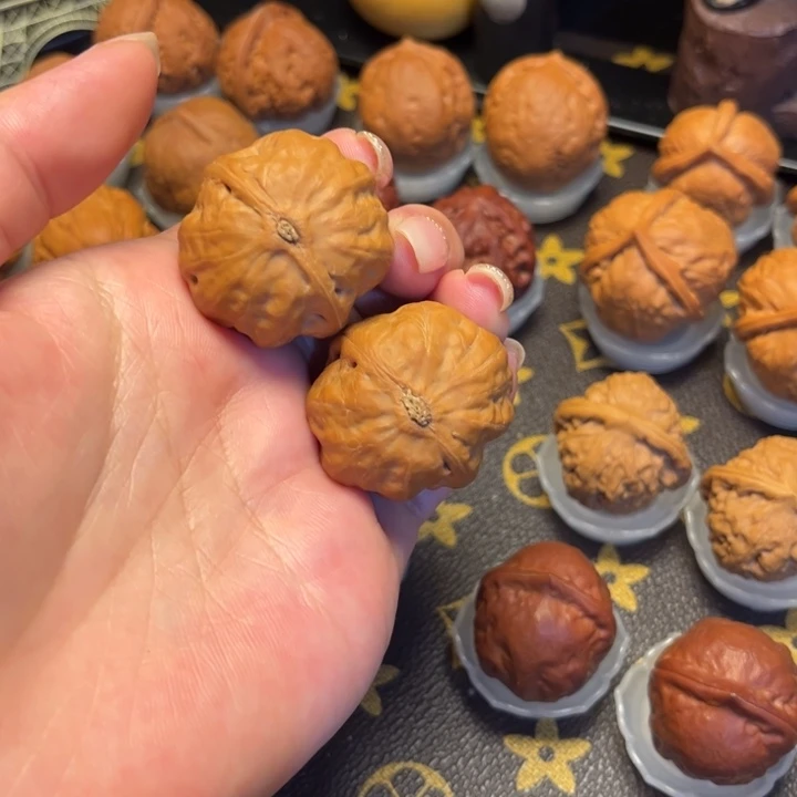 庄***.文玩核桃把件大肚佛