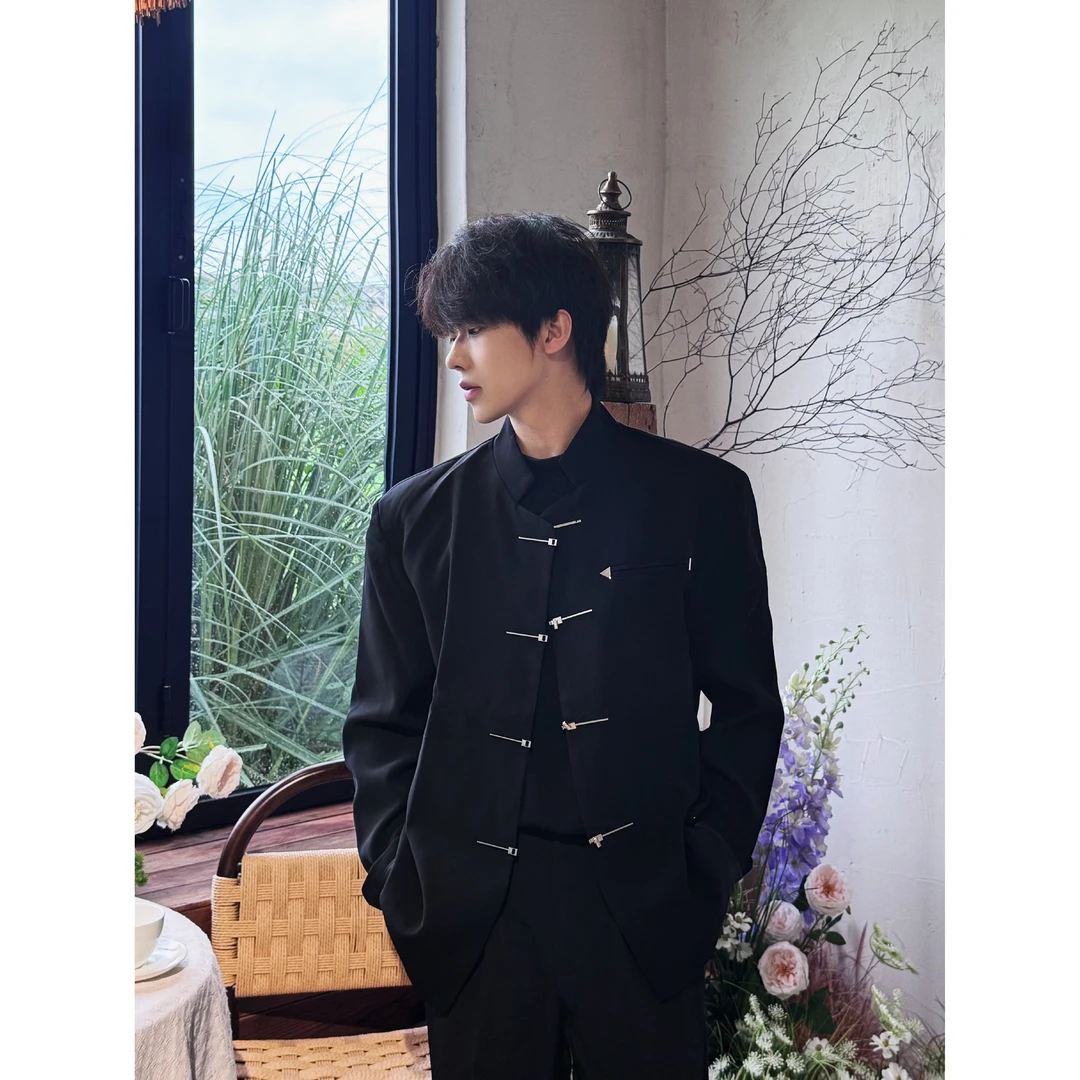 UN426秋山风新中式立领垫肩西装外套男中山装痞帅金属盘扣西服潮