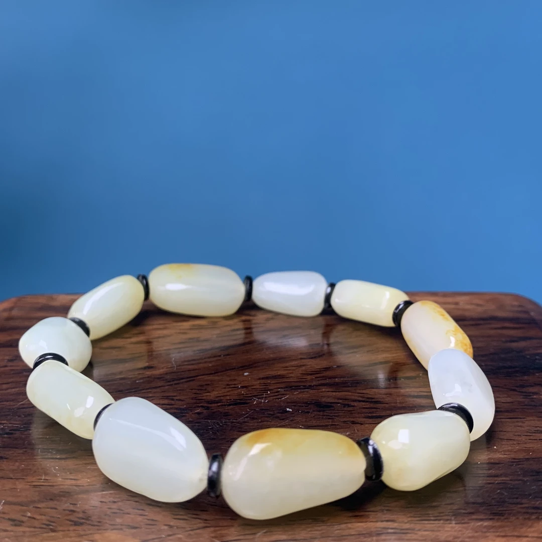 F533珠宝玉石精选和田玉手串