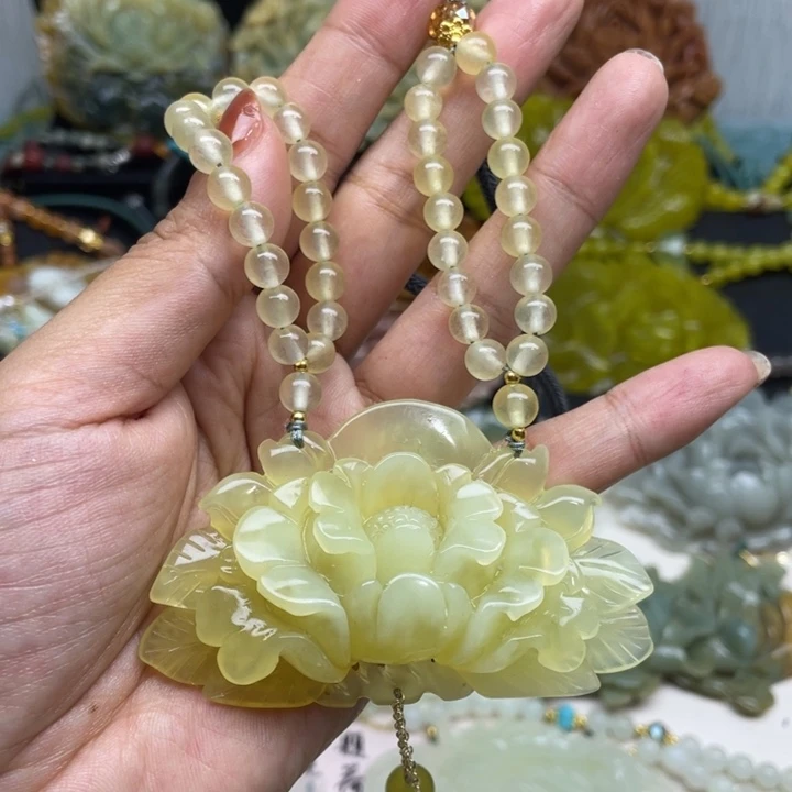 蛇纹石玉未镶嵌颈饰
