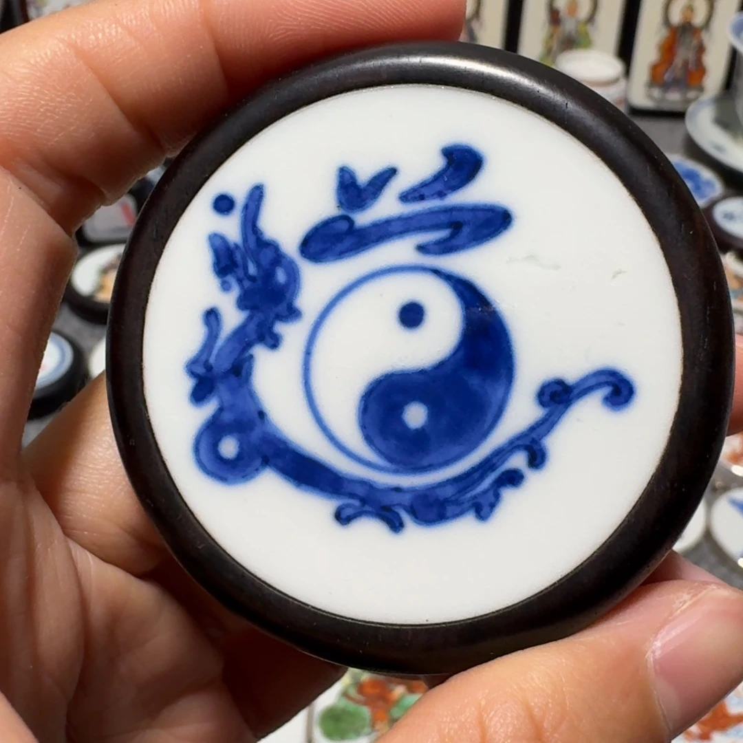 龍***虎瓷片精品挂件一个