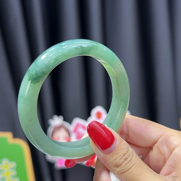 翡翠手镯未镶嵌正圈