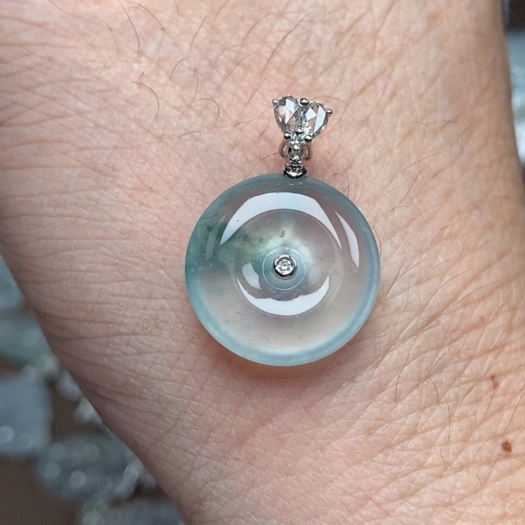 颈饰18K金镶嵌翡翠平安扣