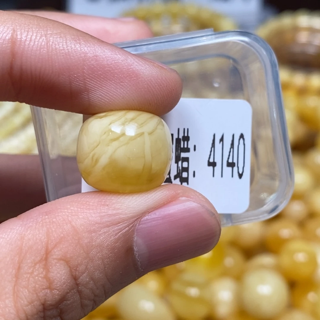 蜜蜡未镶嵌珠宝奇石4140