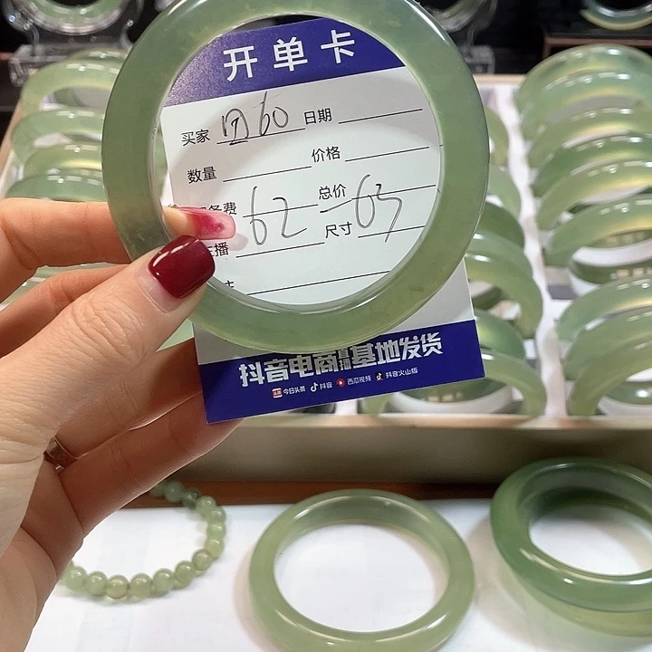 蛇纹石玉手镯未镶嵌淡**水