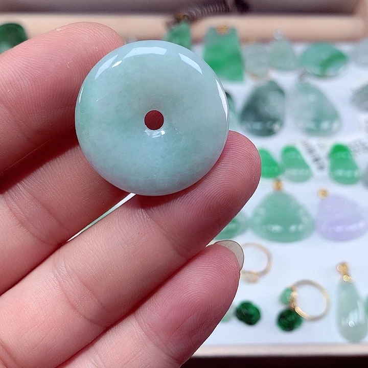 翡翠未镶嵌颈饰吊坠