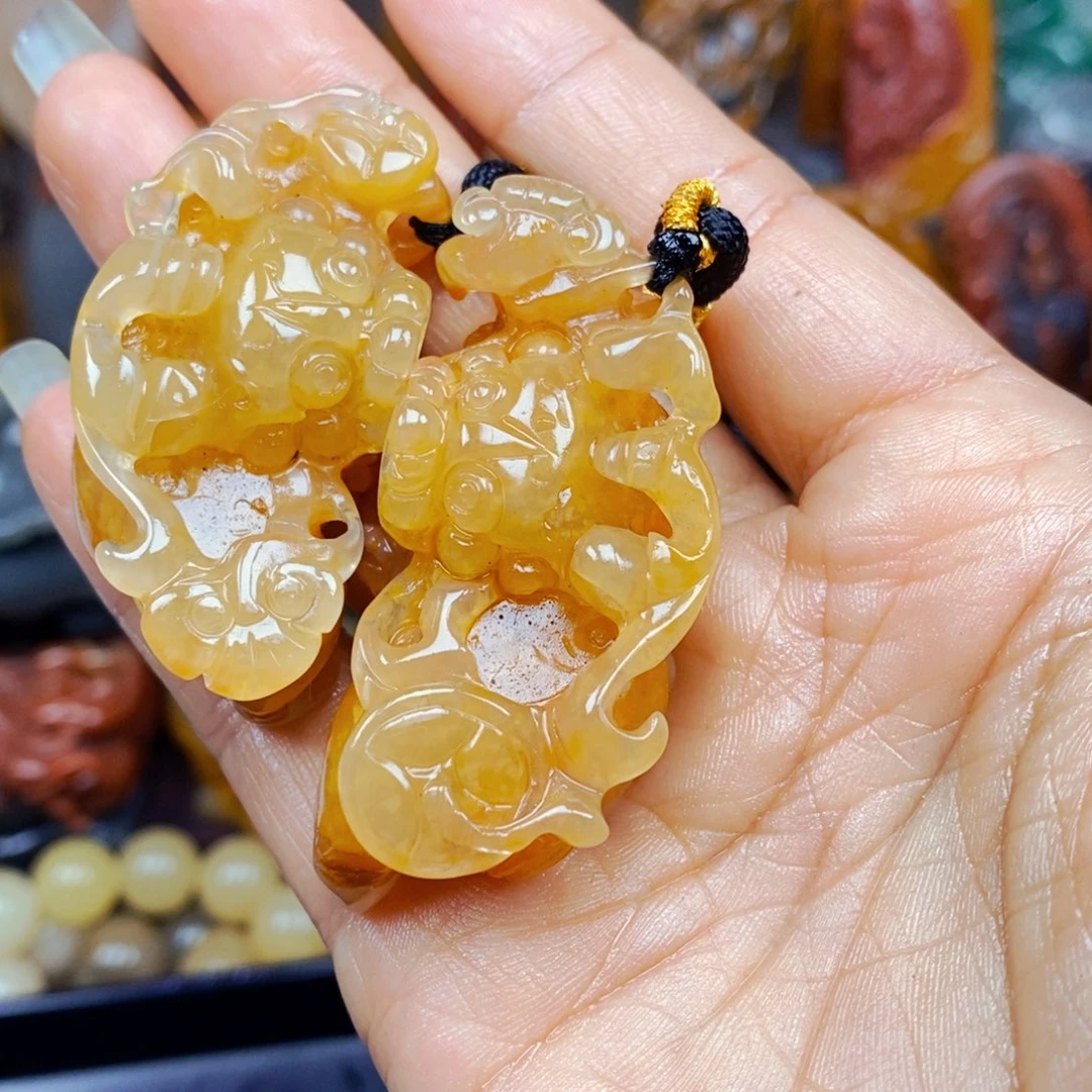 石英质玉（黄龙玉）未镶嵌颈饰