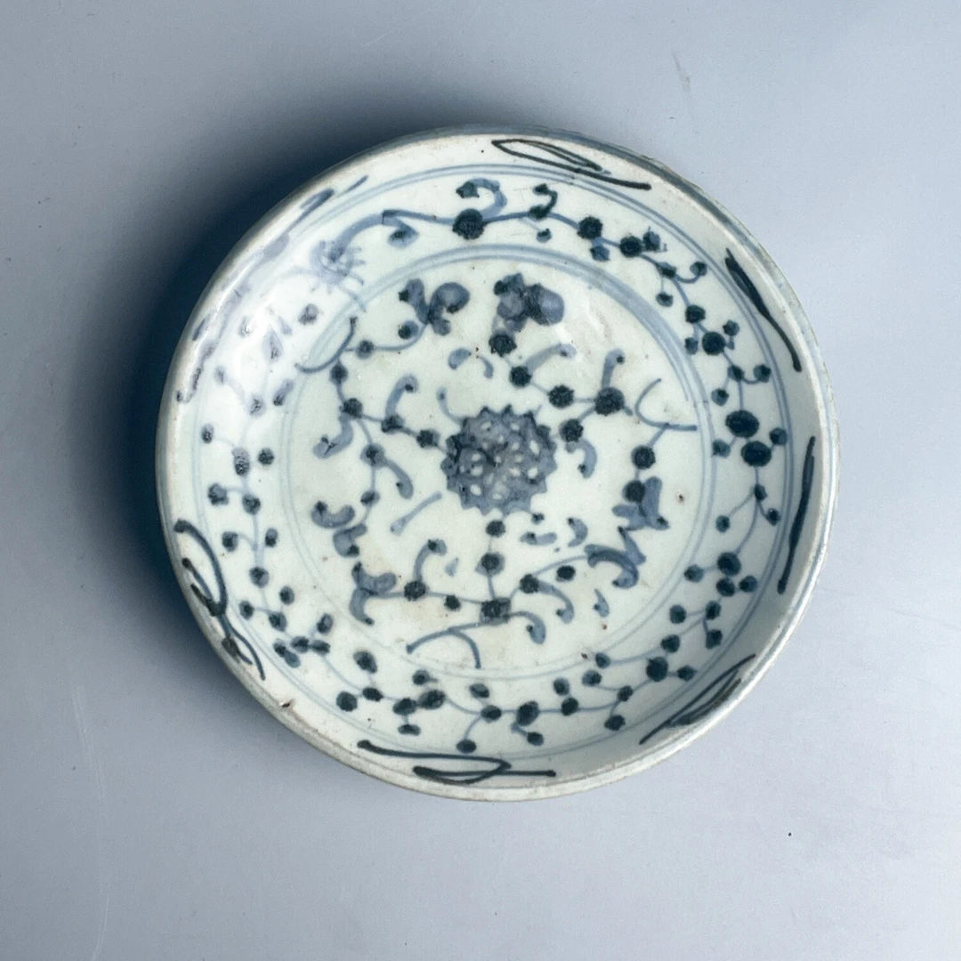 M25JJ001C28 - 清早期青花缠枝莲纹盘