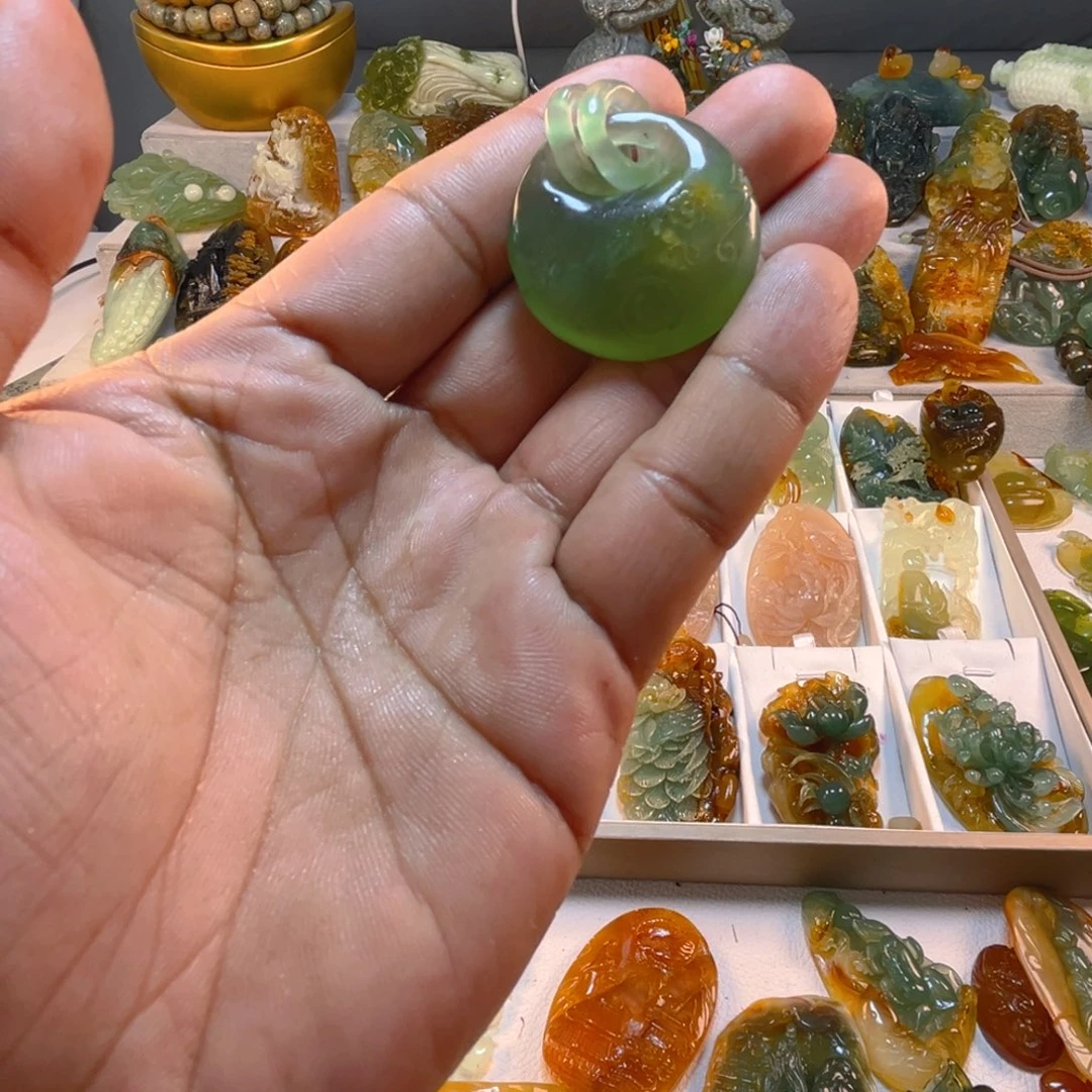 蛇纹石玉未镶嵌颈饰