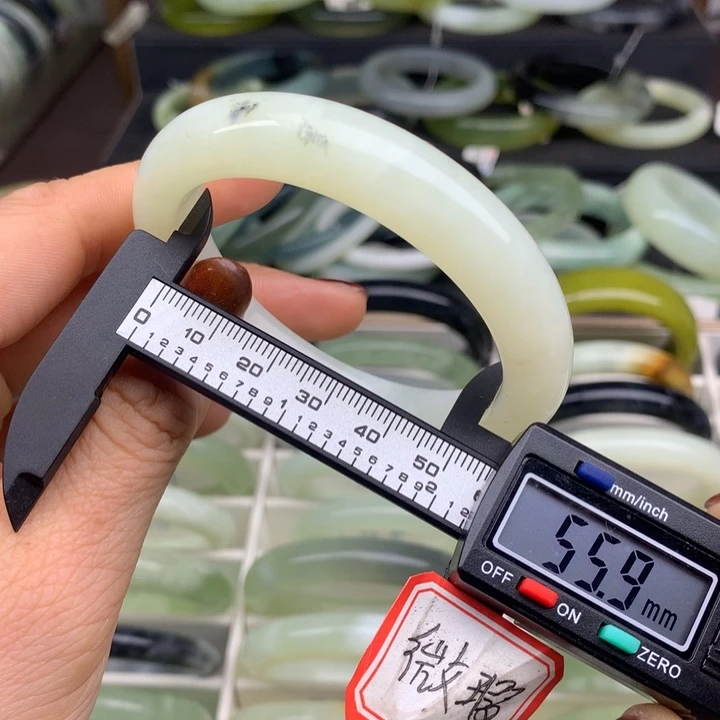 蛇纹石玉未镶嵌手镯756