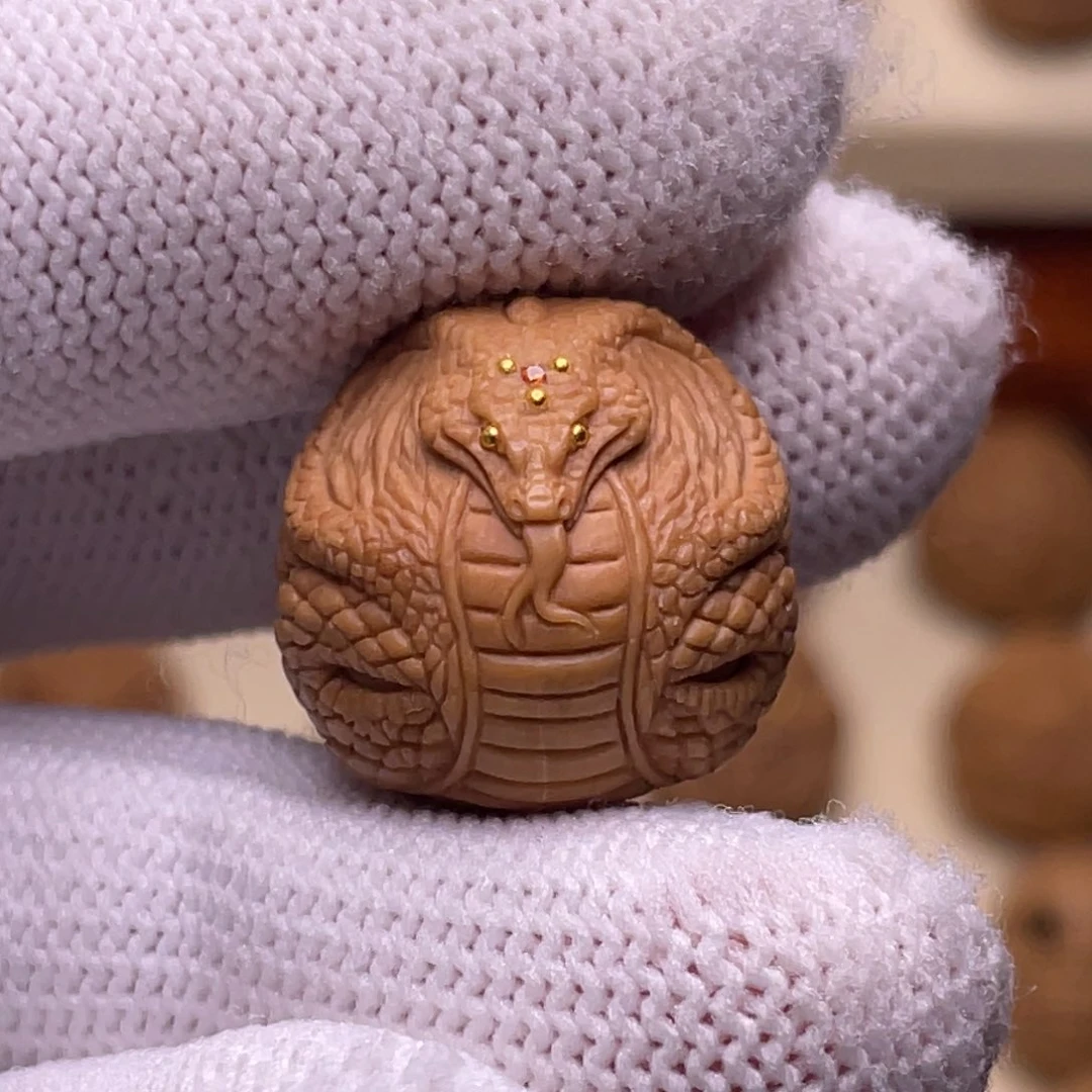 猴头核桃吊坠蛇王镶嵌款17+