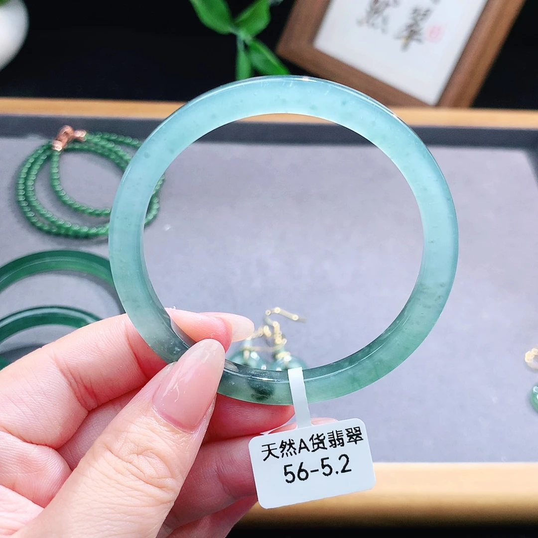 翡翠手镯（圆镯）未镶嵌